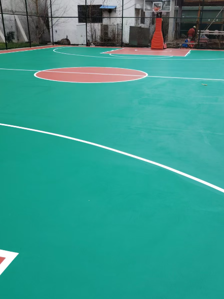 宁武 球场长期使用易出现地面开裂